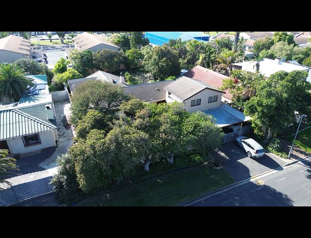 1,004M² VACANT LAND FOR SALE IN TABLE VIEW
